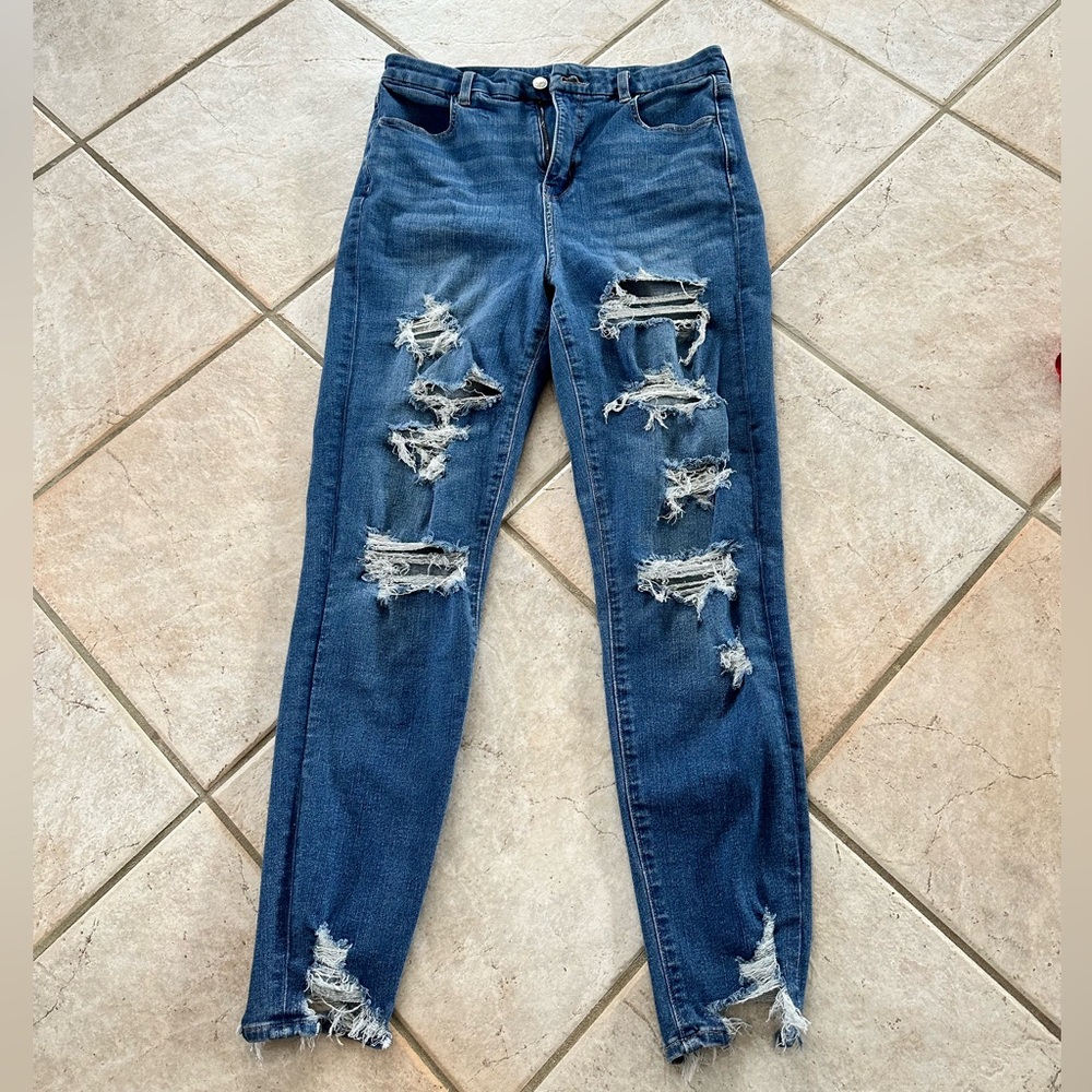 American Eagle The Dream Team Jeans - Super Stretchy with Rips & Highwaisted
